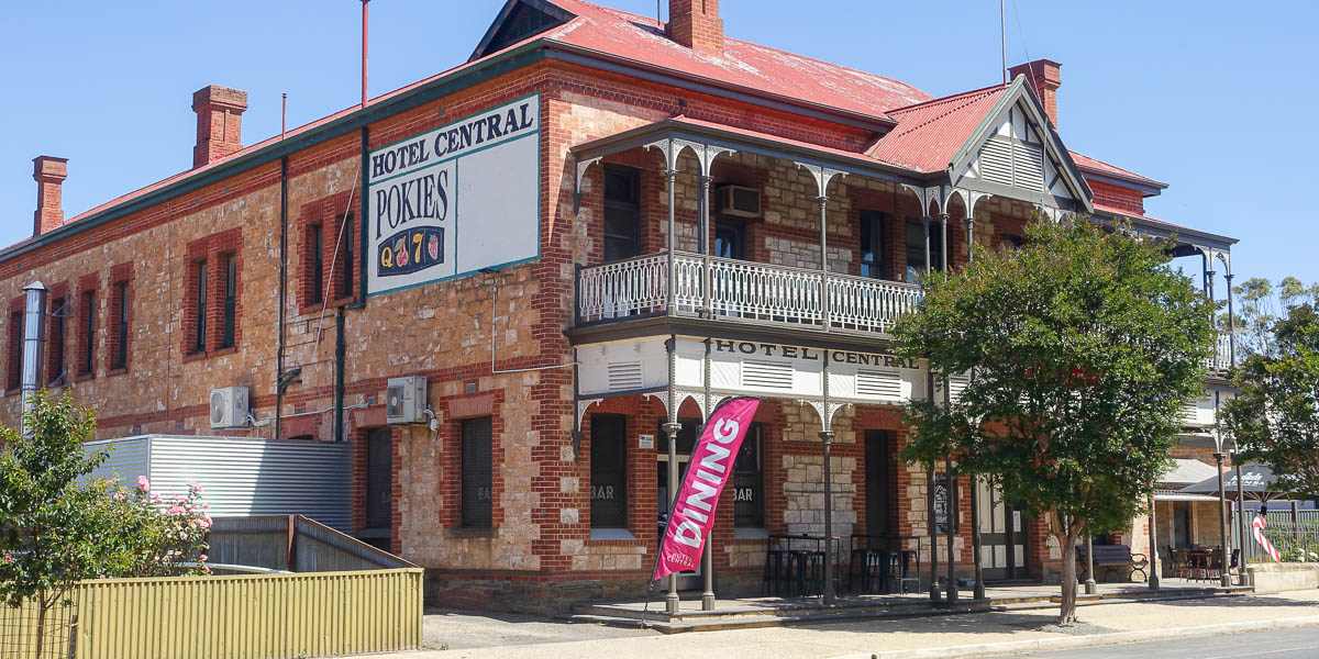 Hotel Central Riverton SA For Sale